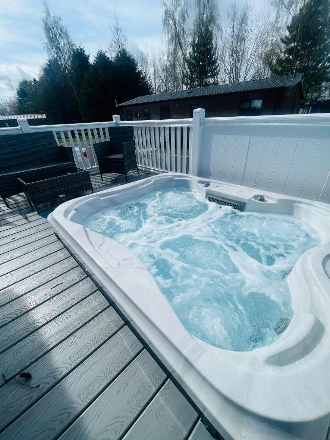 Evergreen Lodge With Hot Tub York Kültér fotó
