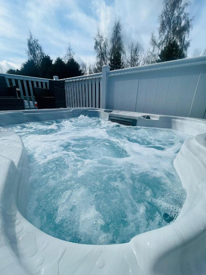 Evergreen Lodge With Hot Tub York Kültér fotó